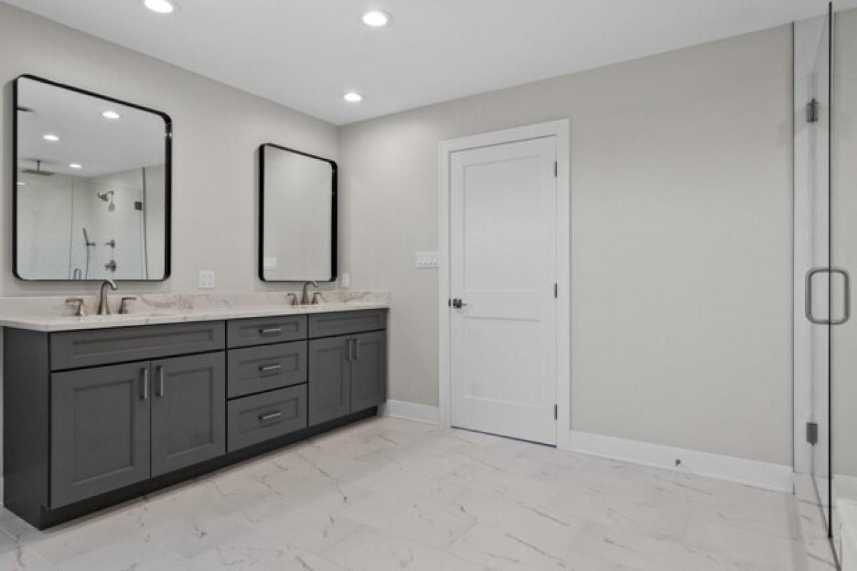 Picture of Home For Sale in Saint John, Indiana, United States