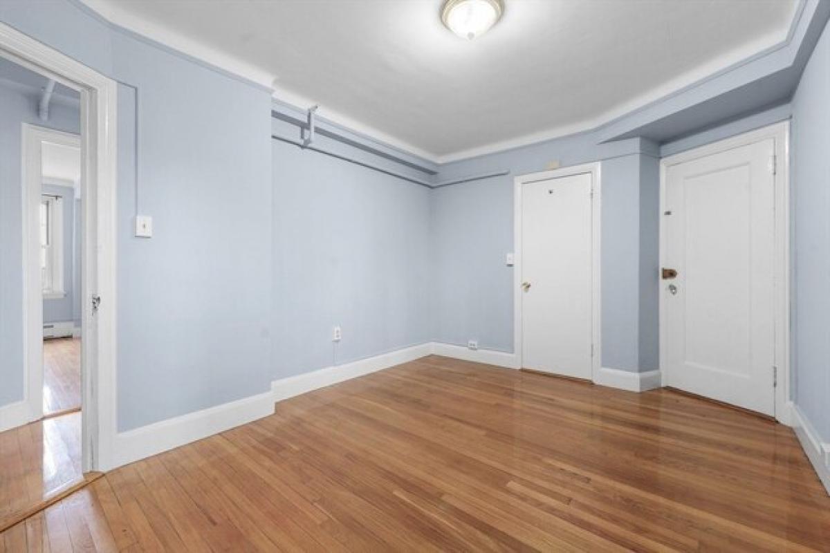 Picture of Home For Sale in Brookline, Massachusetts, United States