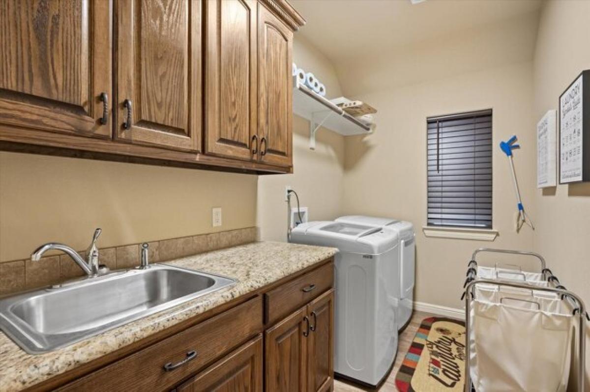 Picture of Home For Sale in Granbury, Texas, United States