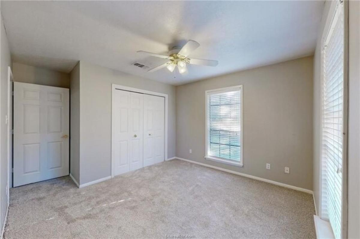 Picture of Home For Sale in Bryan, Texas, United States