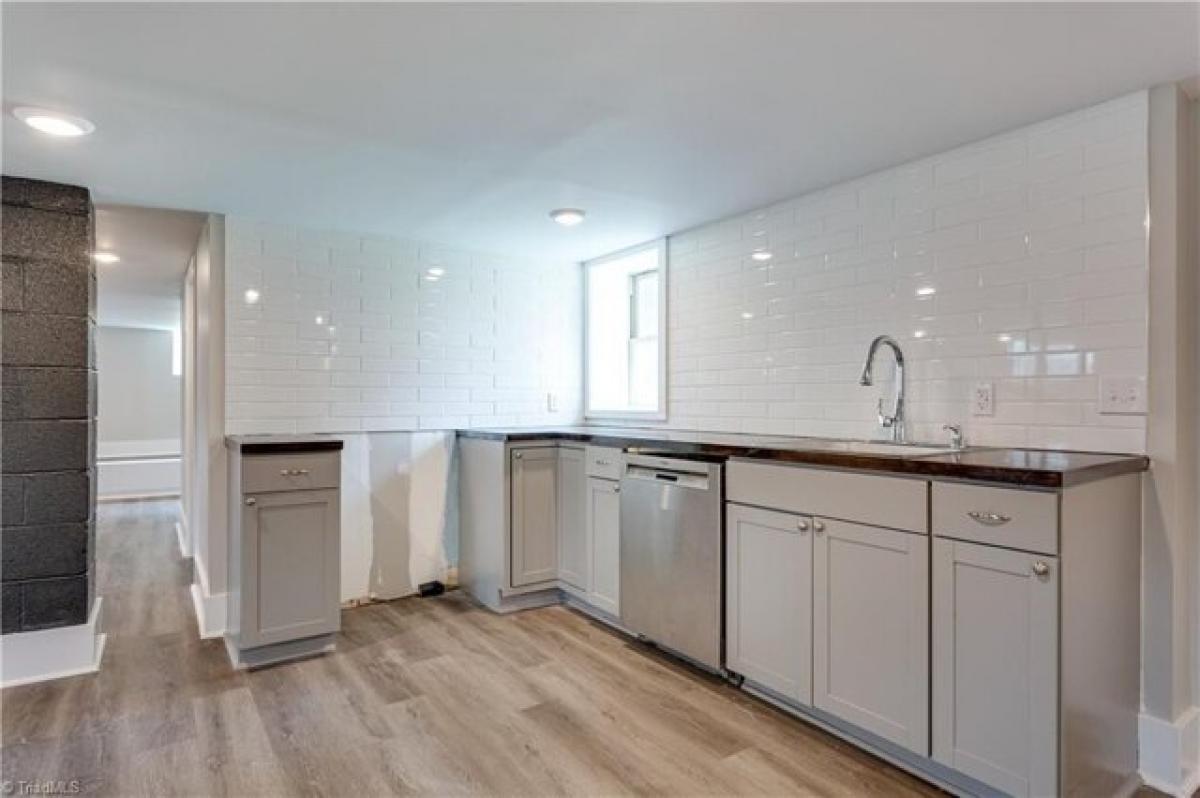 Picture of Home For Sale in Greensboro, North Carolina, United States