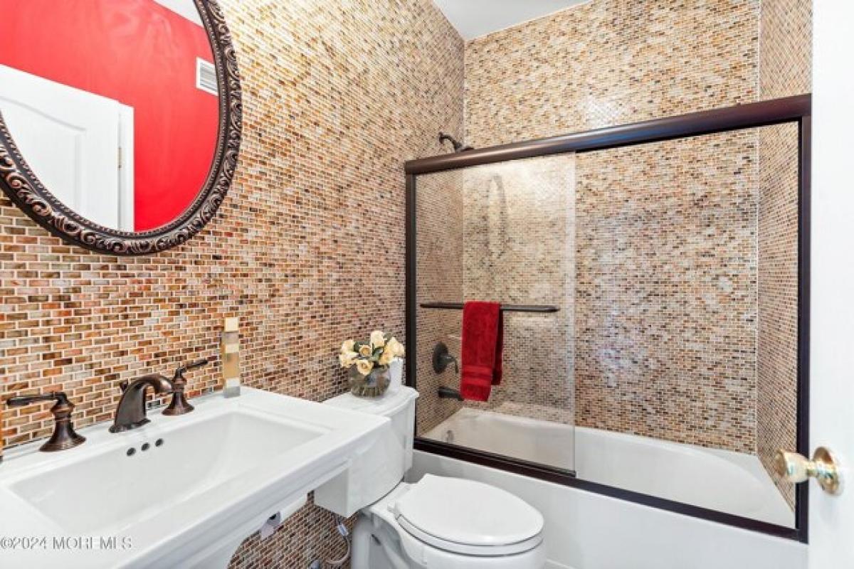 Picture of Home For Sale in Jackson, New Jersey, United States