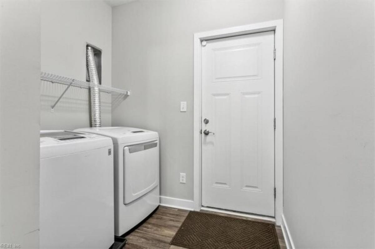 Picture of Home For Sale in Hampton, Virginia, United States