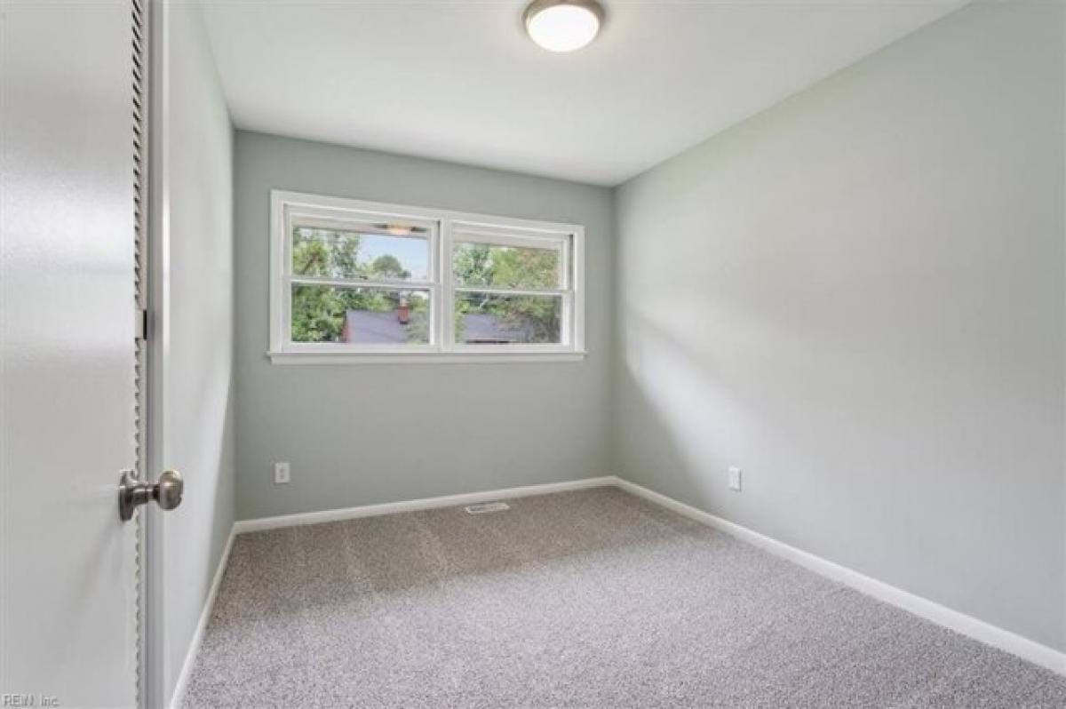 Picture of Home For Sale in Newport News, Virginia, United States