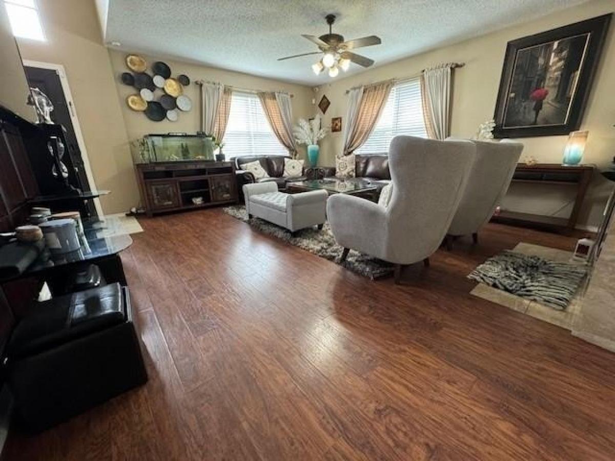 Picture of Home For Sale in Arlington, Texas, United States