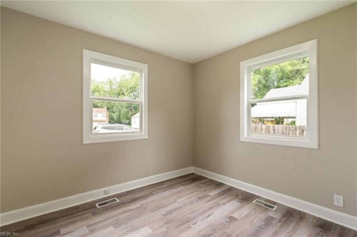 Picture of Home For Sale in Portsmouth, Virginia, United States