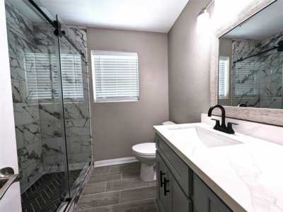 Home For Sale in Dickinson, Texas