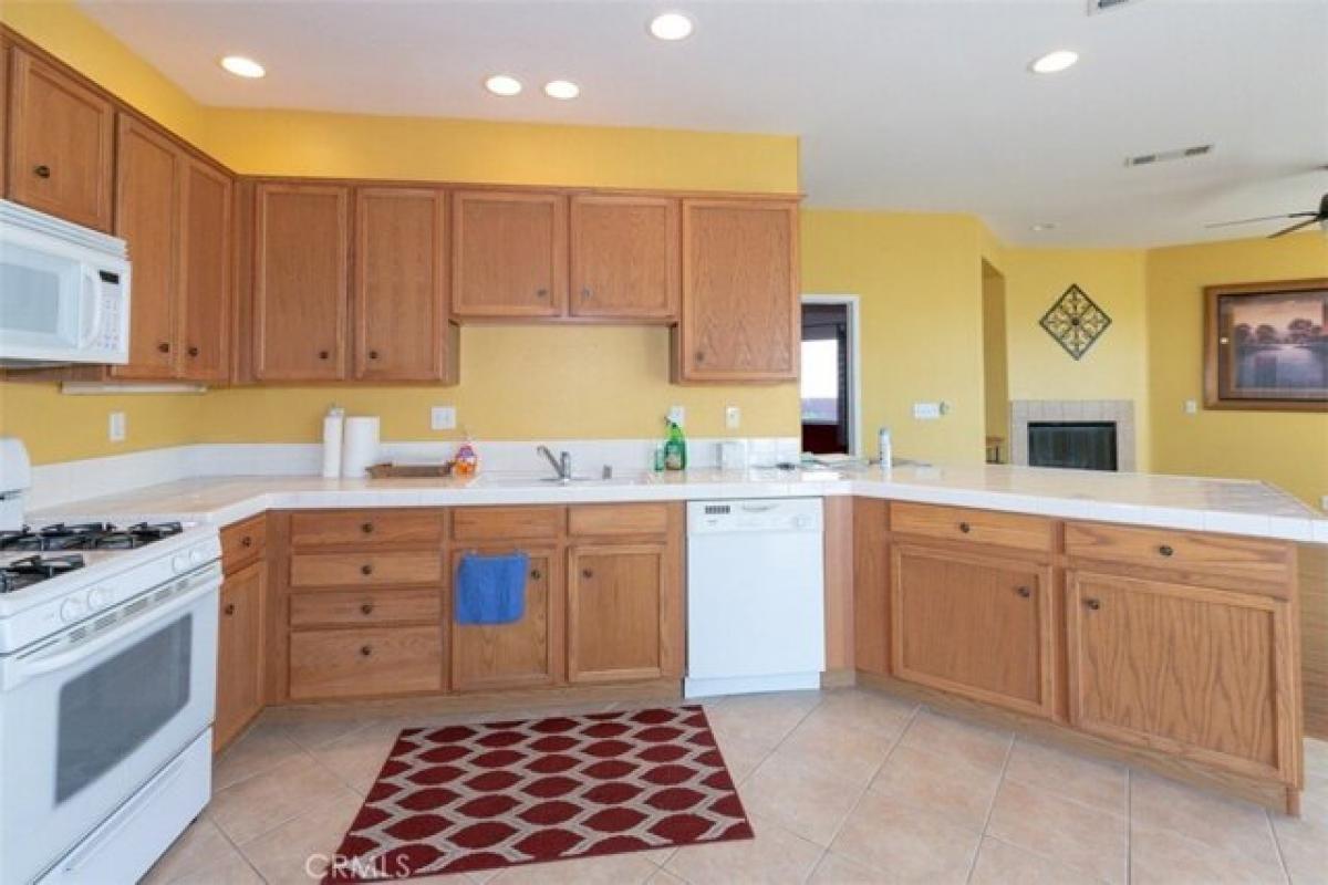 Picture of Home For Sale in Victorville, California, United States