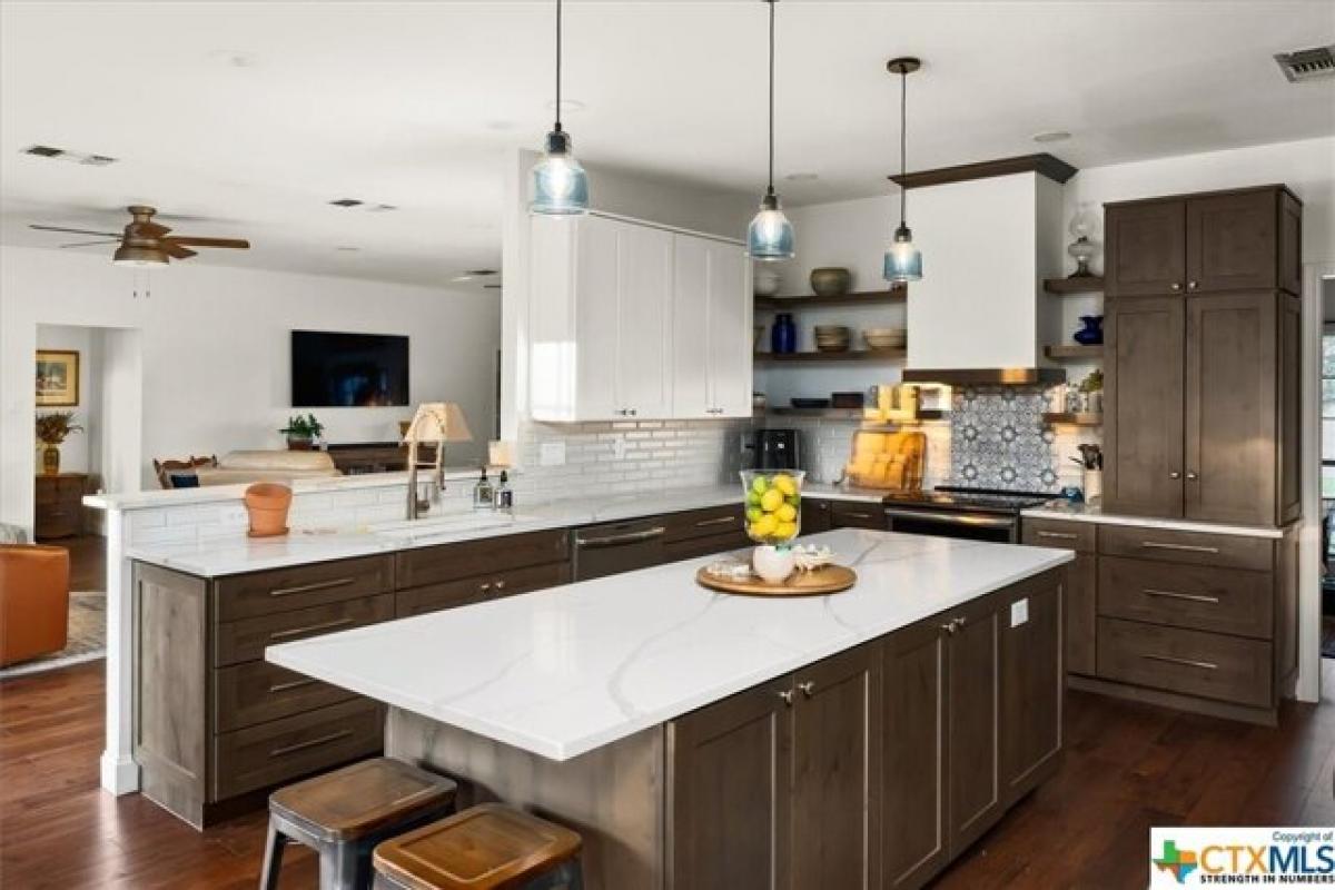 Picture of Home For Sale in San Marcos, Texas, United States