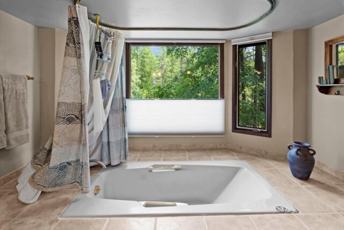 Picture of Home For Sale in Whitefish, Montana, United States