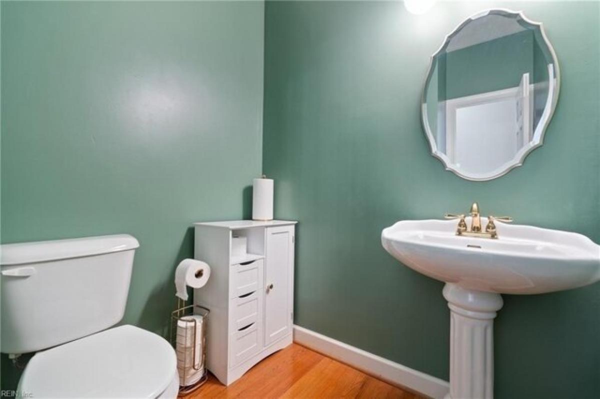 Picture of Home For Sale in Chesapeake, Virginia, United States