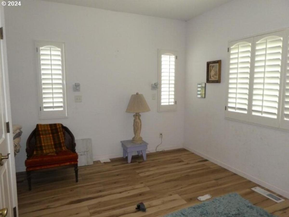 Picture of Home For Sale in Roseburg, Oregon, United States