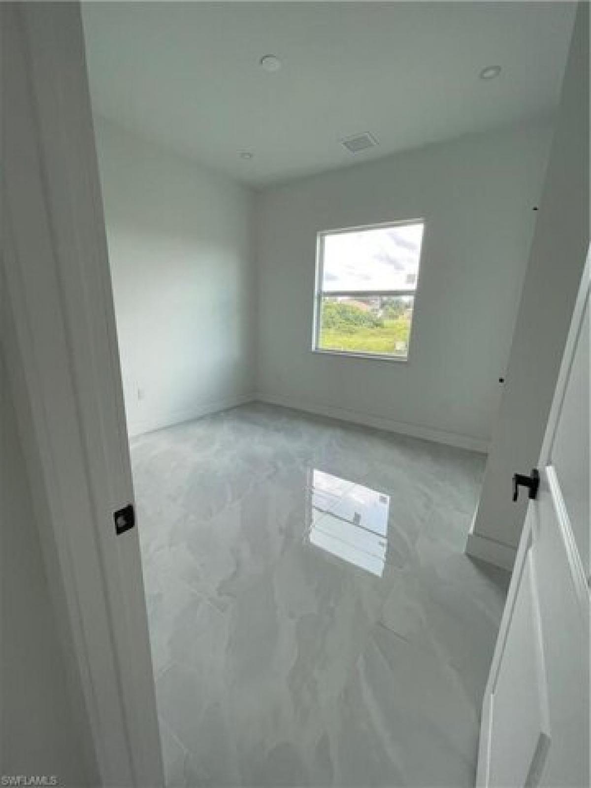 Picture of Home For Sale in Lehigh Acres, Florida, United States