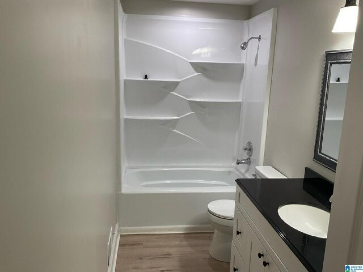 Picture of Home For Sale in Anniston, Alabama, United States