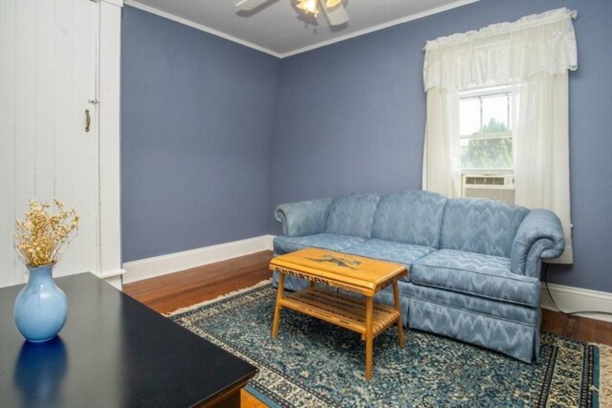 Picture of Home For Sale in New Bedford, Massachusetts, United States