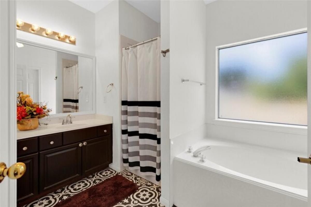 Picture of Home For Sale in Willis, Texas, United States