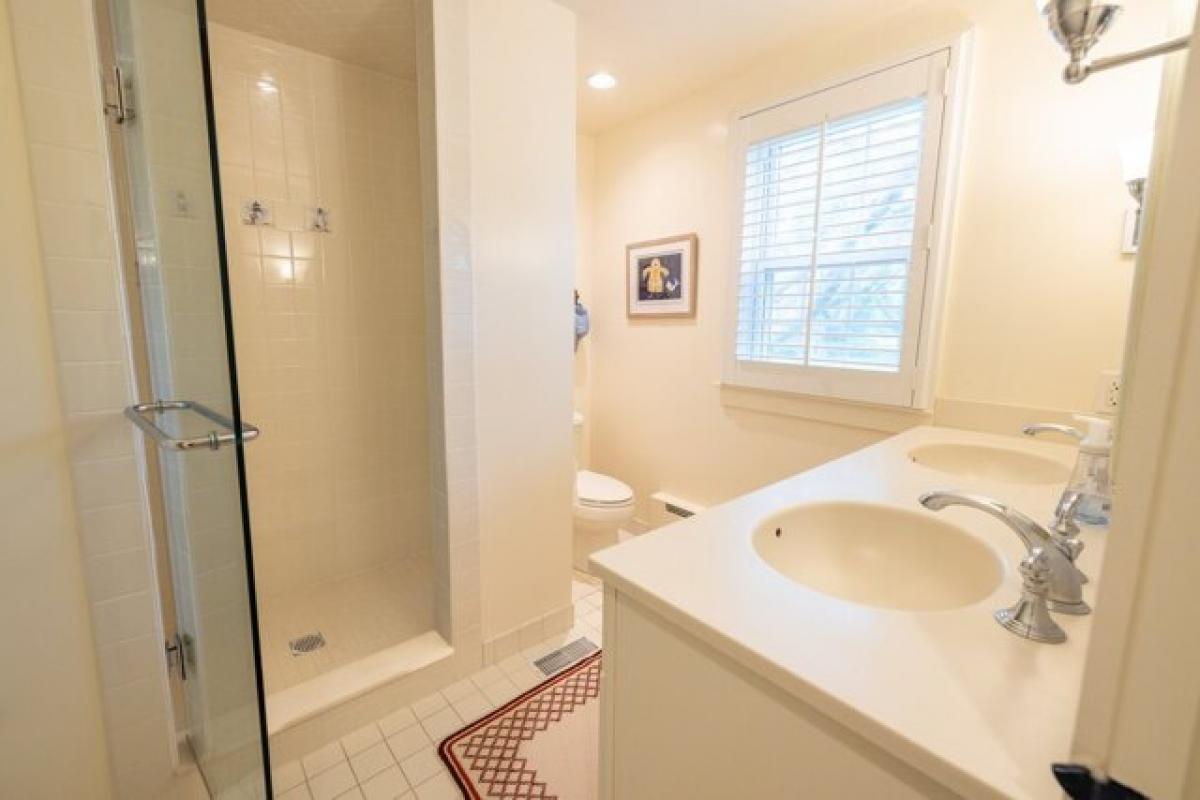 Picture of Home For Sale in Nantucket, Massachusetts, United States