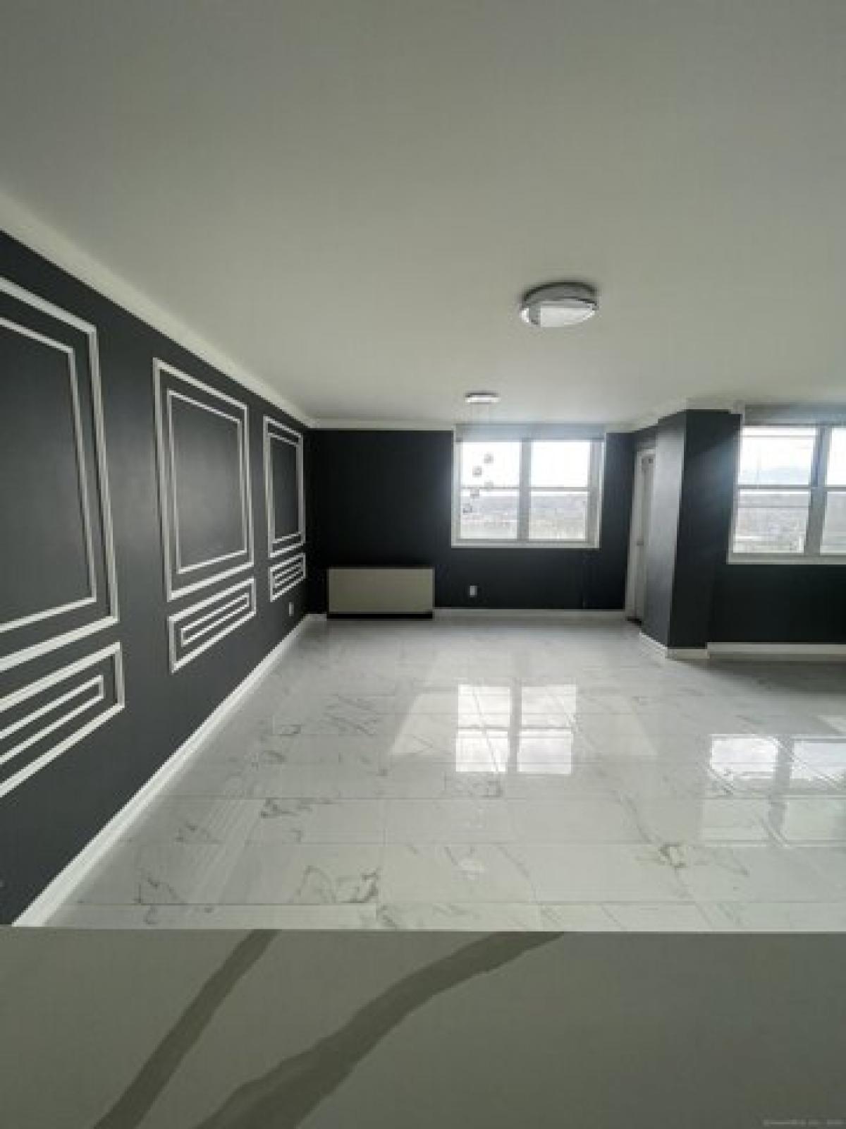 Picture of Home For Sale in Bridgeport, Connecticut, United States