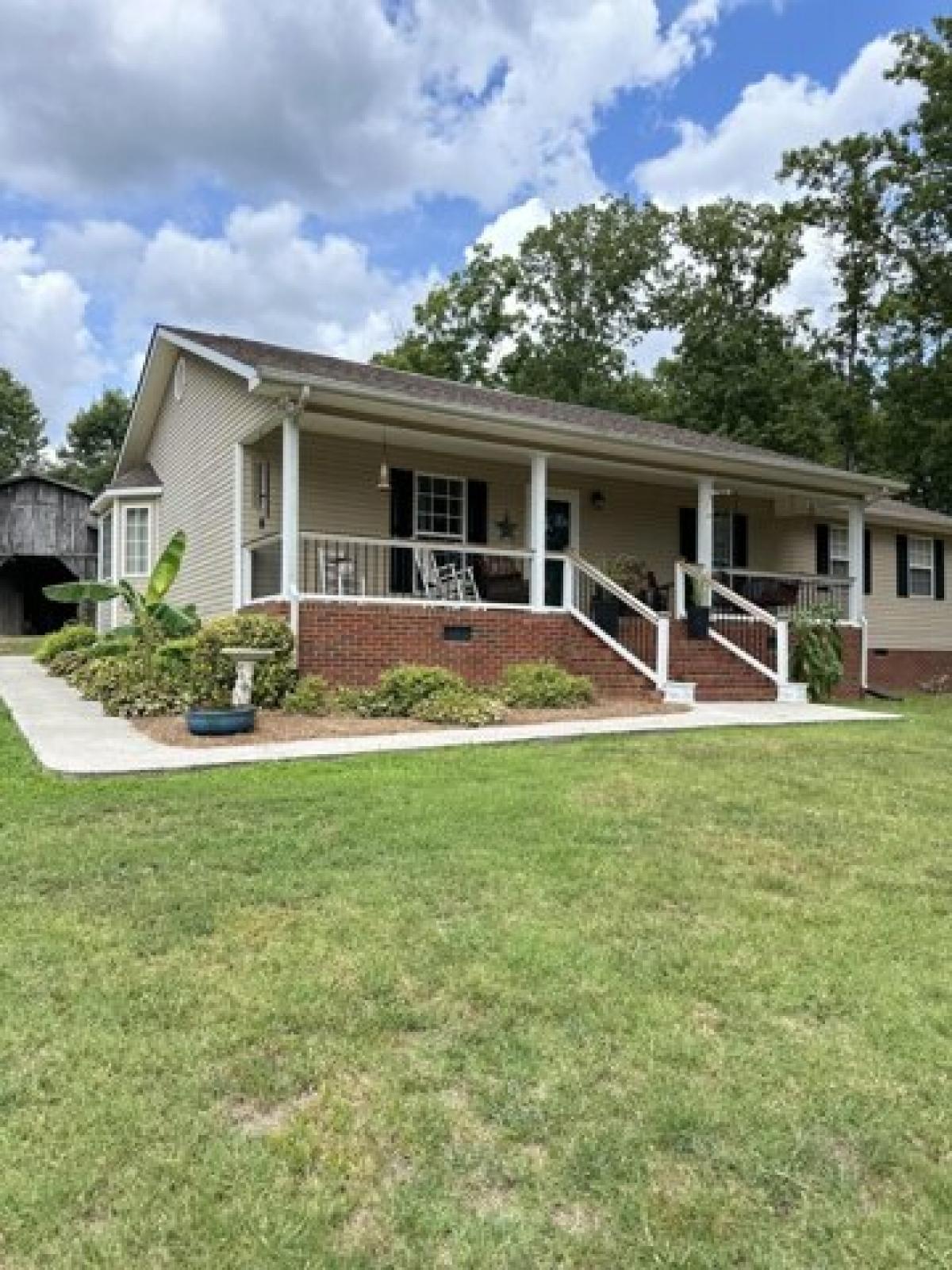 Picture of Home For Sale in Chickamauga, Georgia, United States