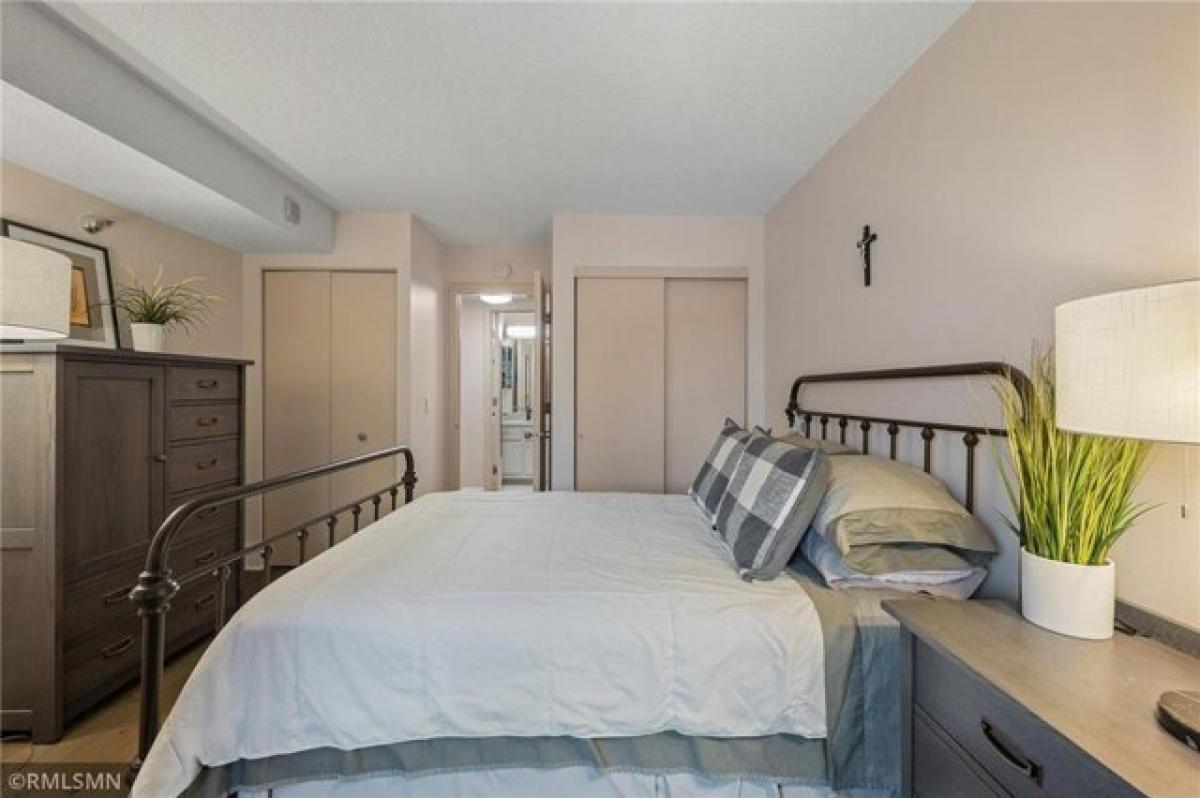 Picture of Home For Sale in Saint Paul, Minnesota, United States