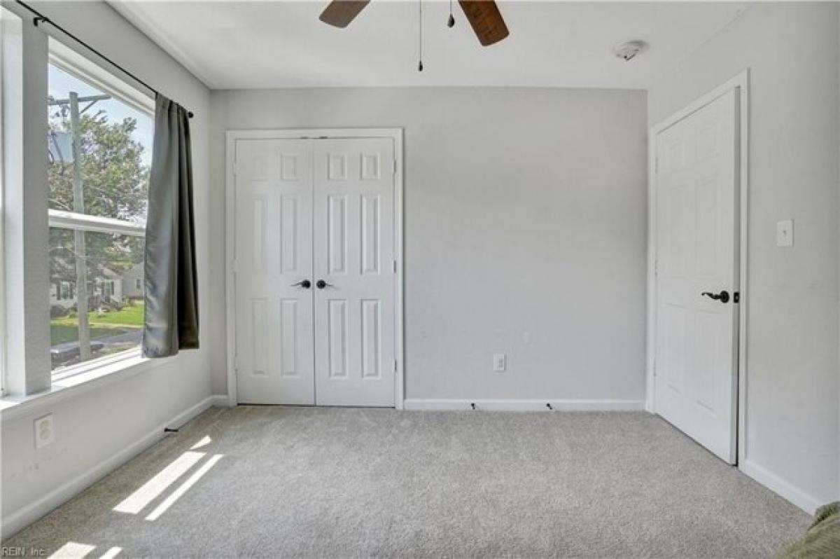 Picture of Home For Sale in Hampton, Virginia, United States