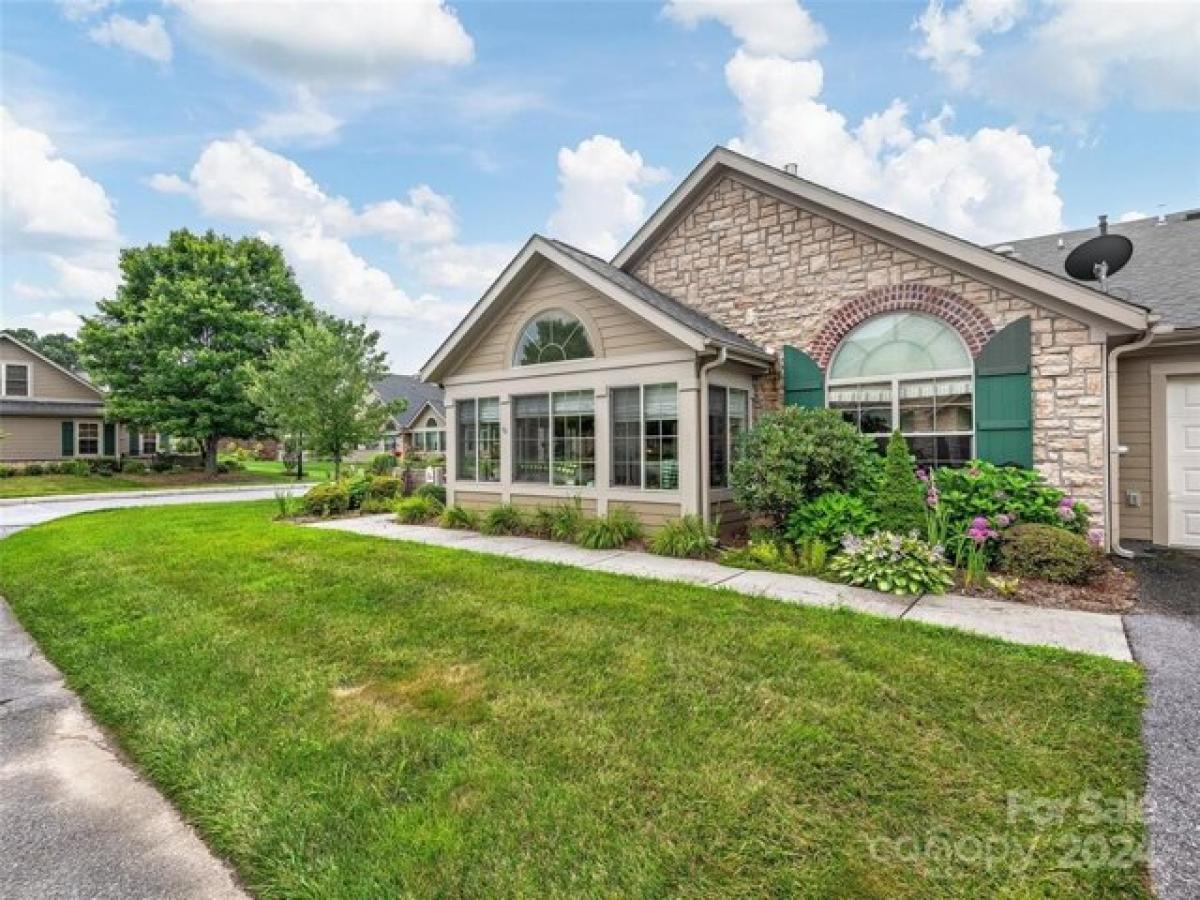 Picture of Home For Sale in Flat Rock, North Carolina, United States