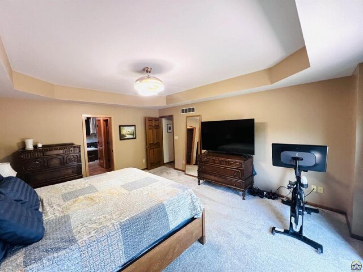 Picture of Home For Sale in Topeka, Kansas, United States