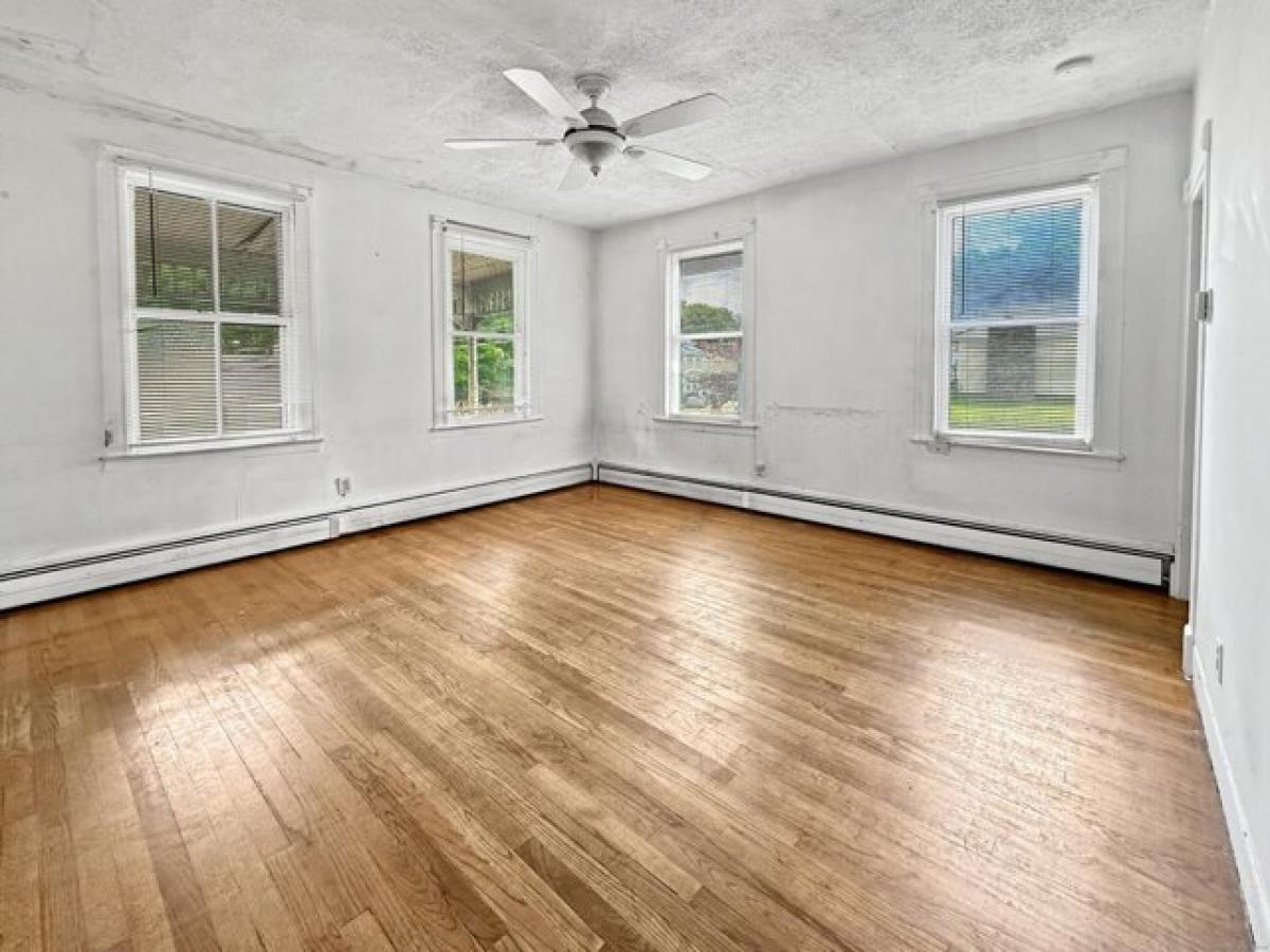 Picture of Home For Sale in Norwich, Connecticut, United States