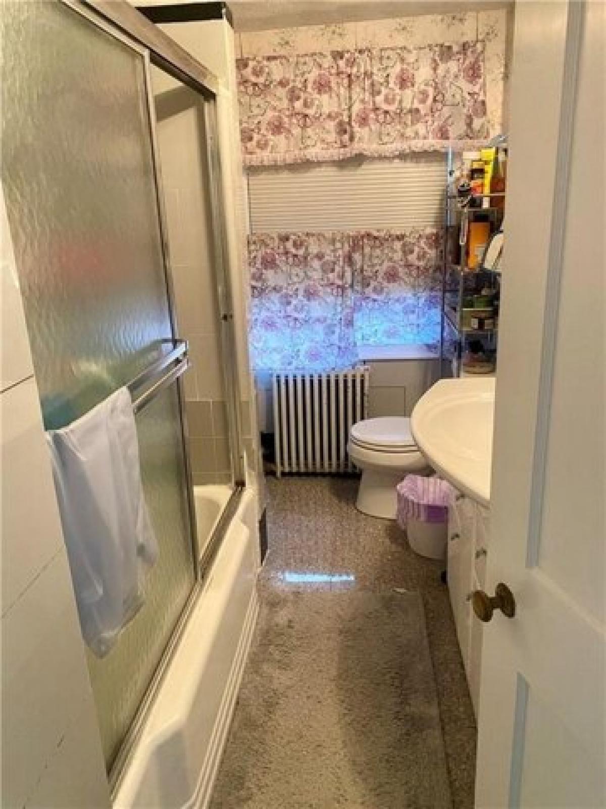 Picture of Home For Sale in Cranston, Rhode Island, United States