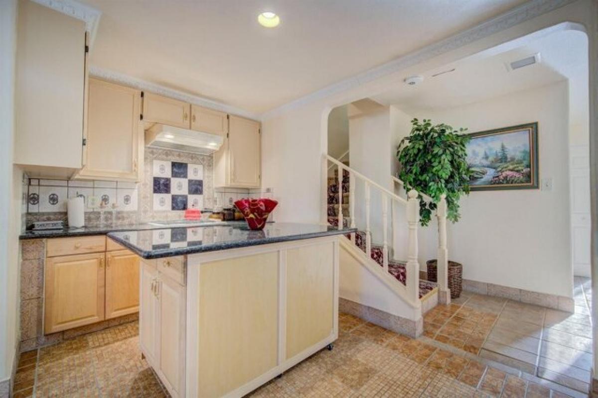 Picture of Home For Sale in Yuba City, California, United States