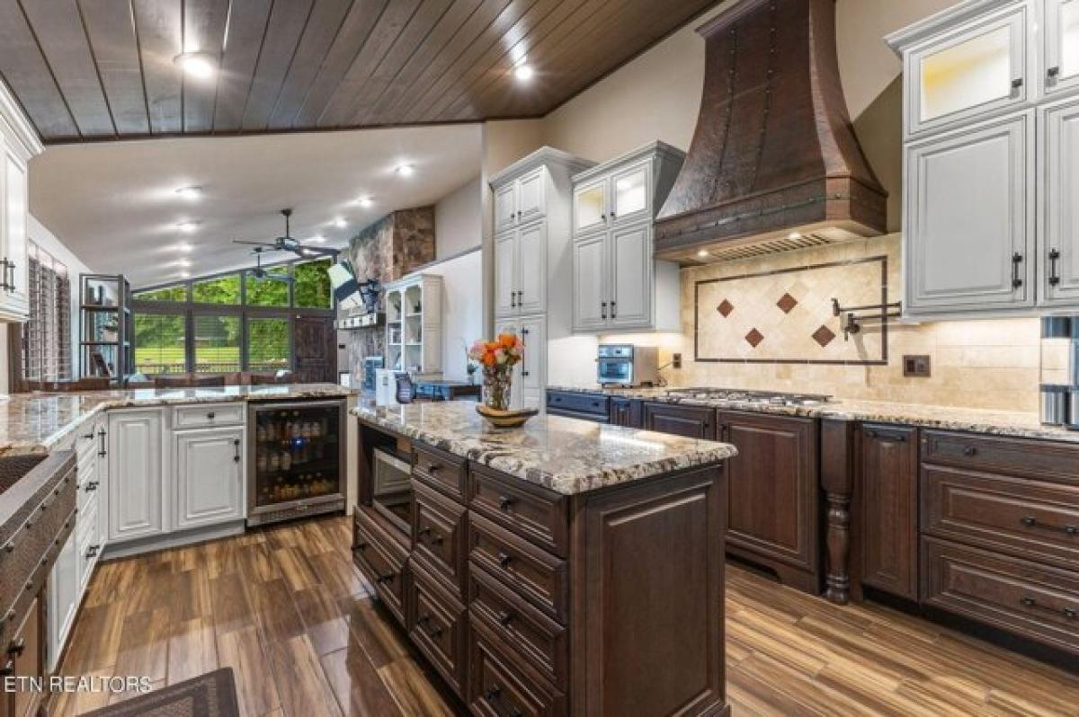 Picture of Home For Sale in Knoxville, Tennessee, United States