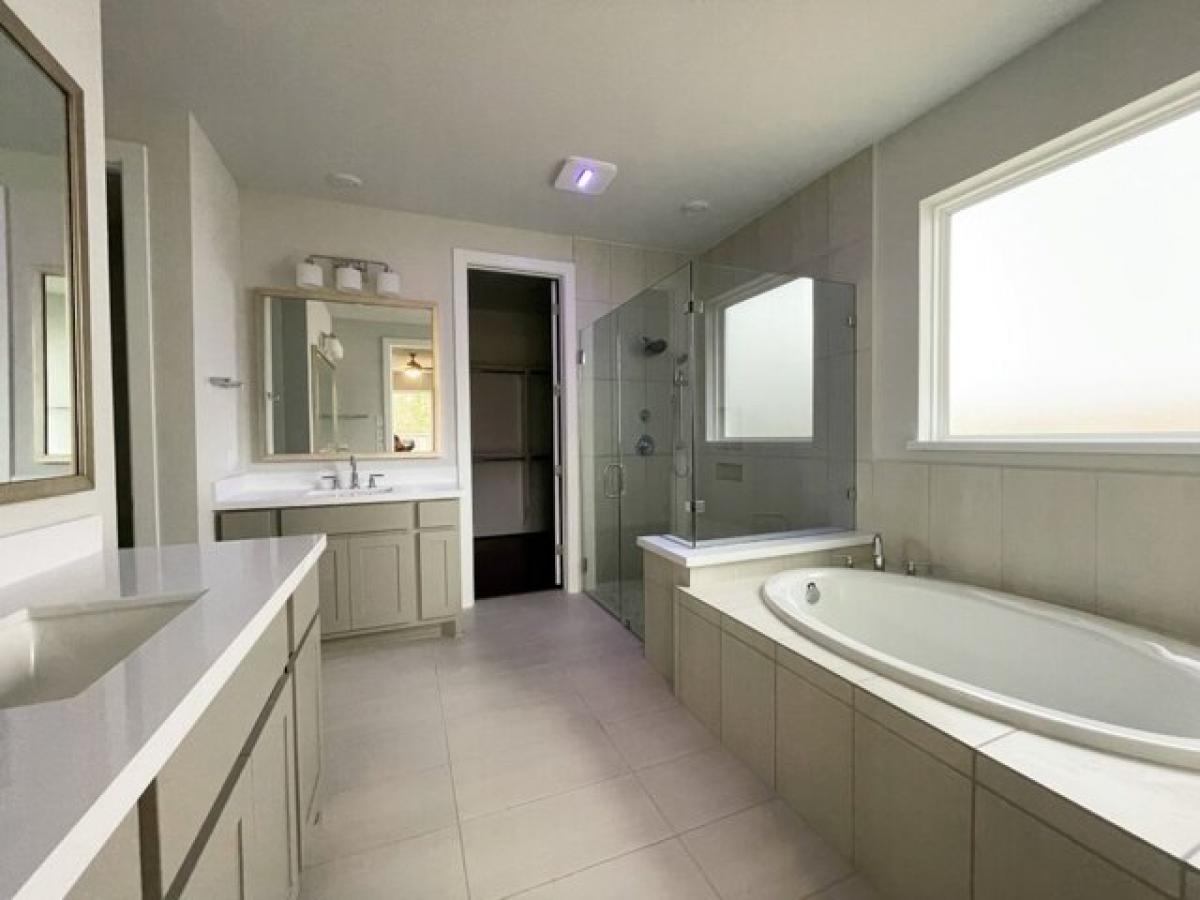 Picture of Home For Sale in Tomball, Texas, United States