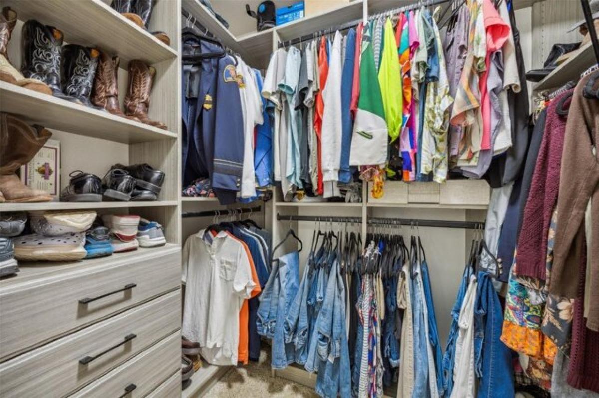 Picture of Home For Sale in Carrollton, Texas, United States