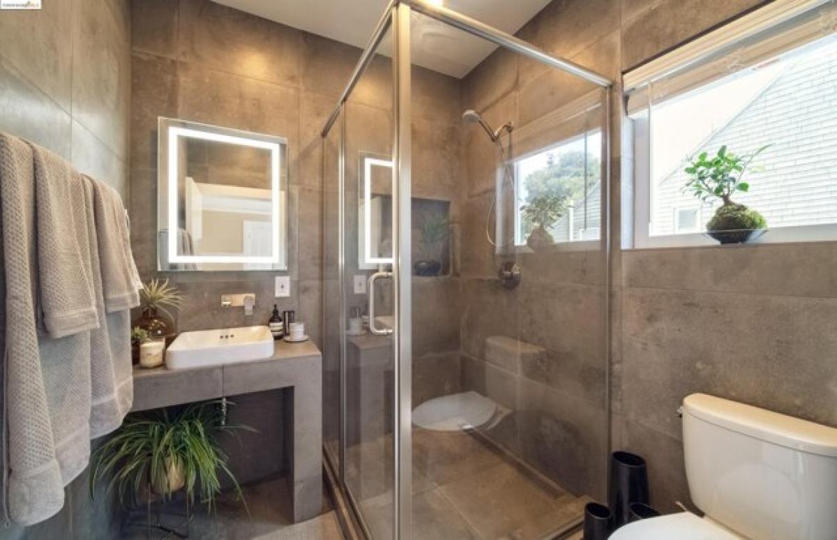 Picture of Home For Sale in Oakland, California, United States