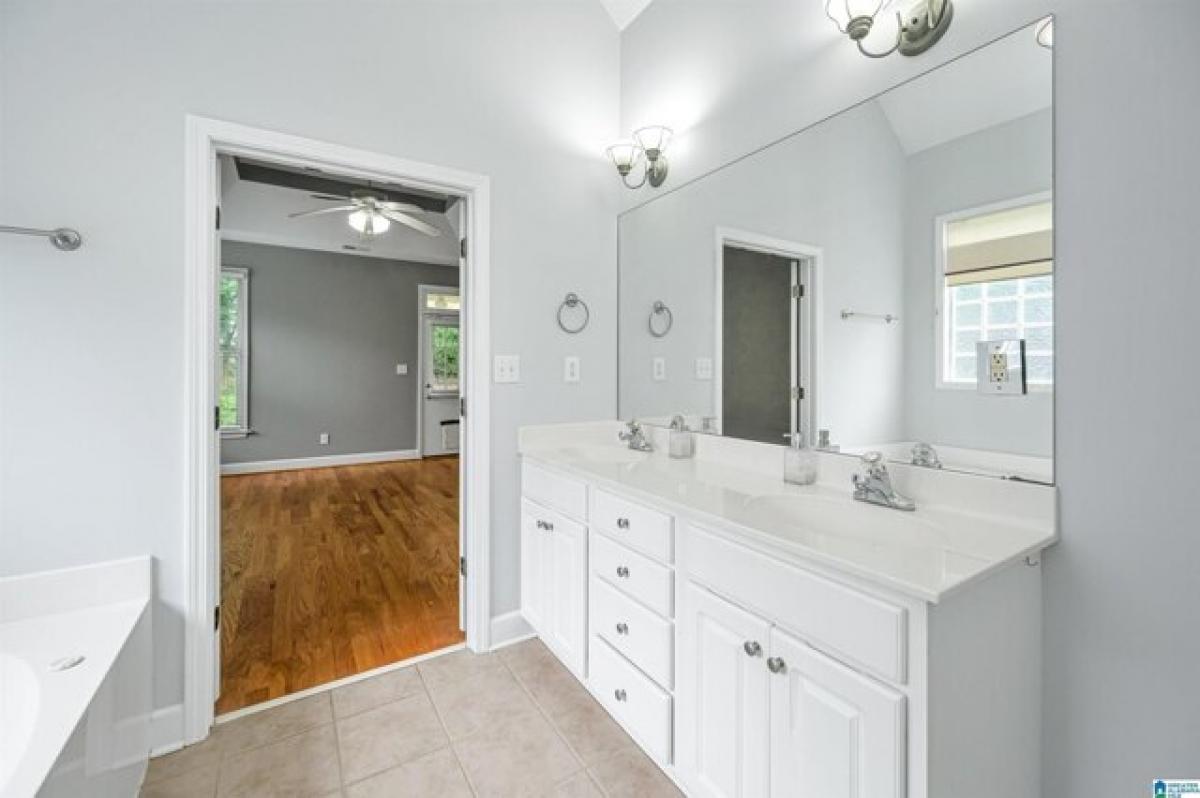 Picture of Home For Sale in Trussville, Alabama, United States