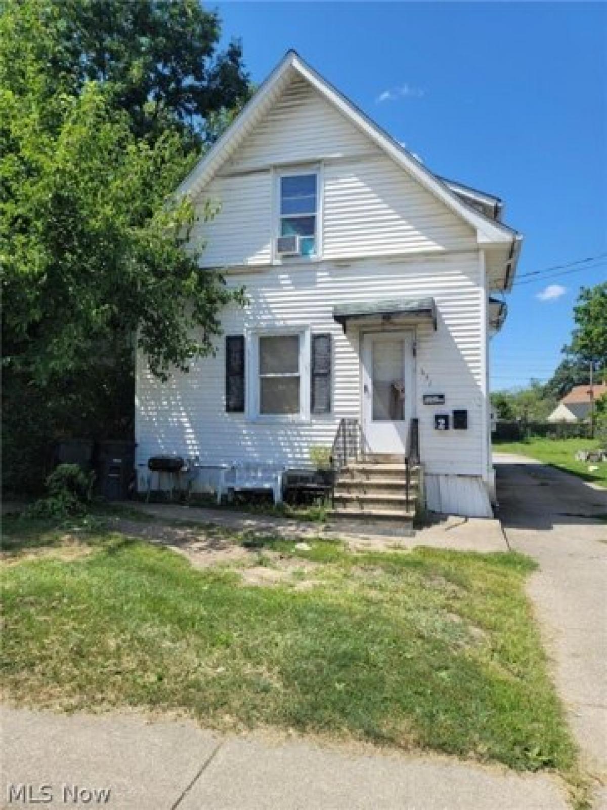 Picture of Home For Sale in Elyria, Ohio, United States