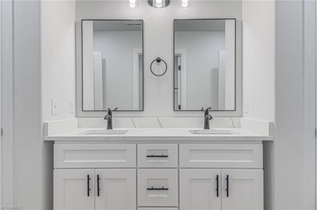 Picture of Home For Sale in Greensboro, North Carolina, United States