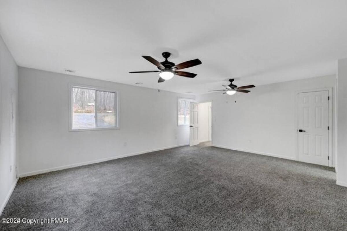 Picture of Home For Sale in East Stroudsburg, Pennsylvania, United States