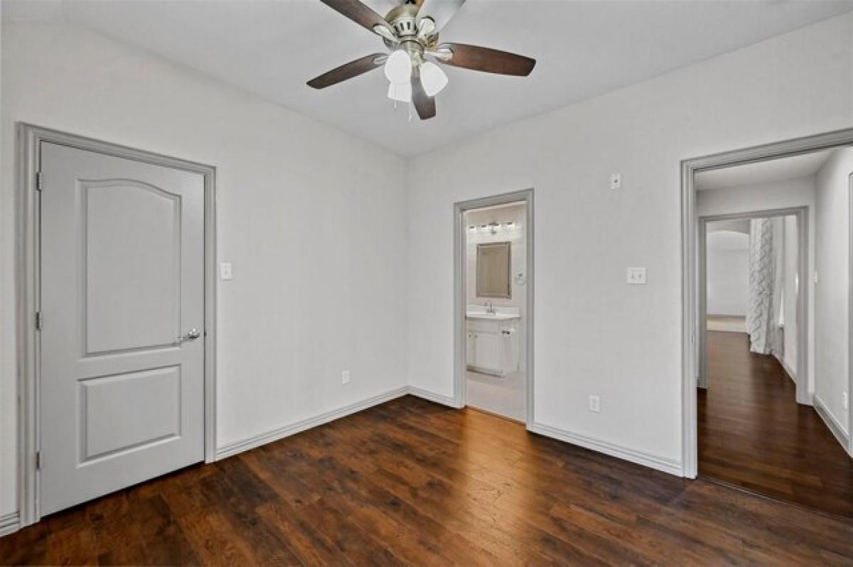 Picture of Home For Sale in Grand Prairie, Texas, United States