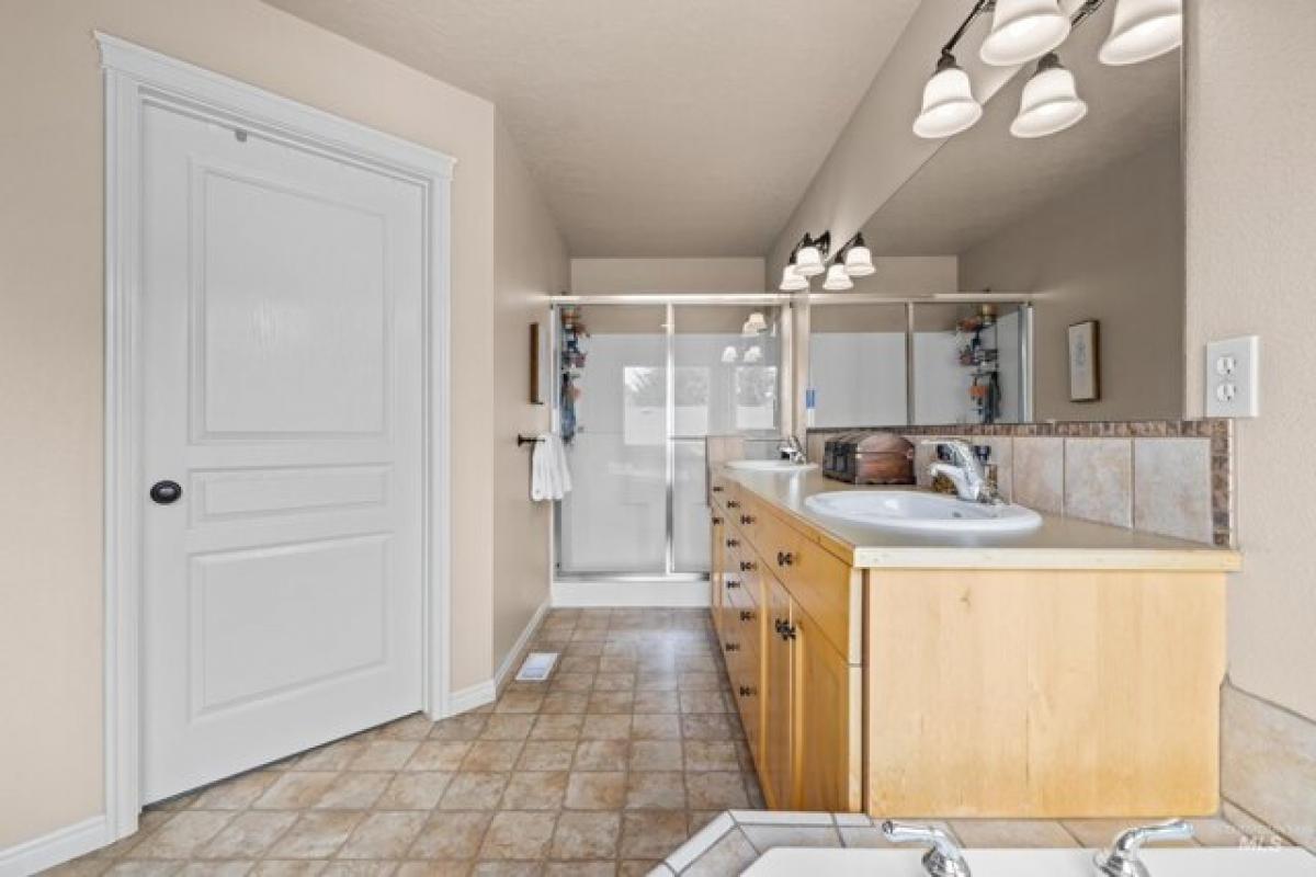 Picture of Home For Sale in Meridian, Idaho, United States
