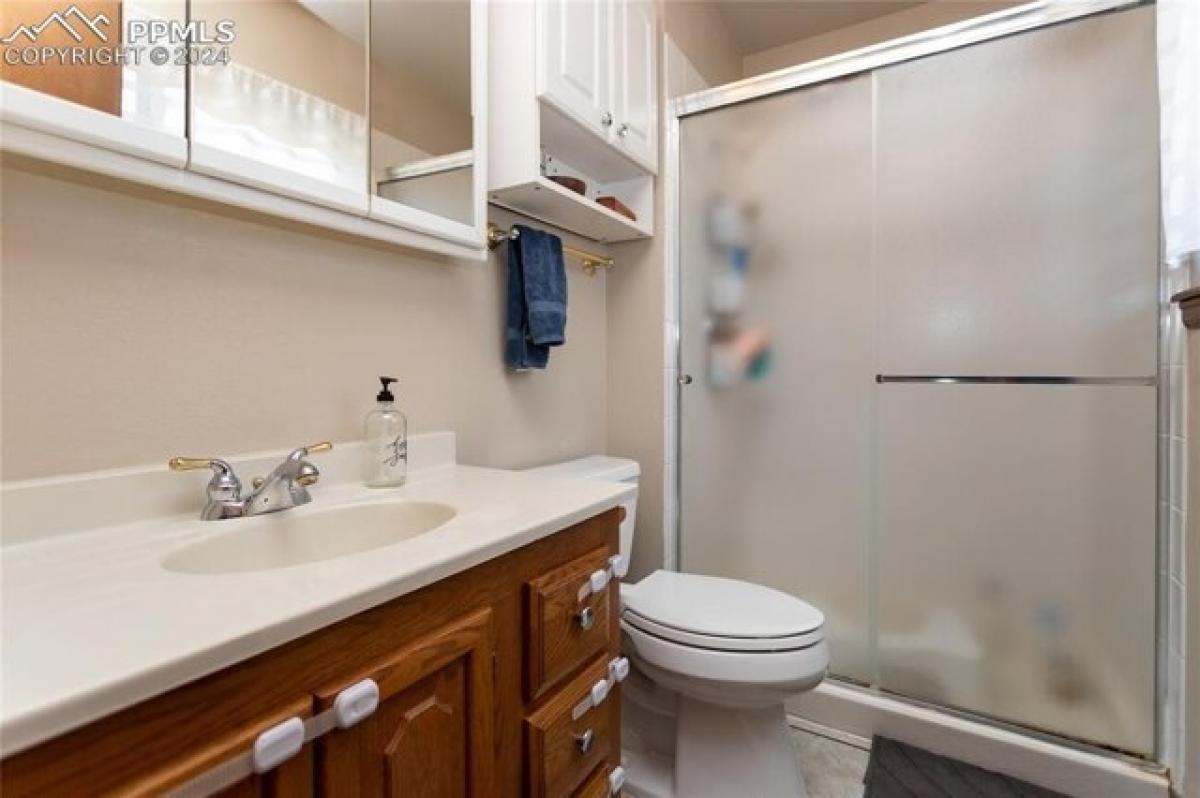 Picture of Home For Sale in Colorado Springs, Colorado, United States