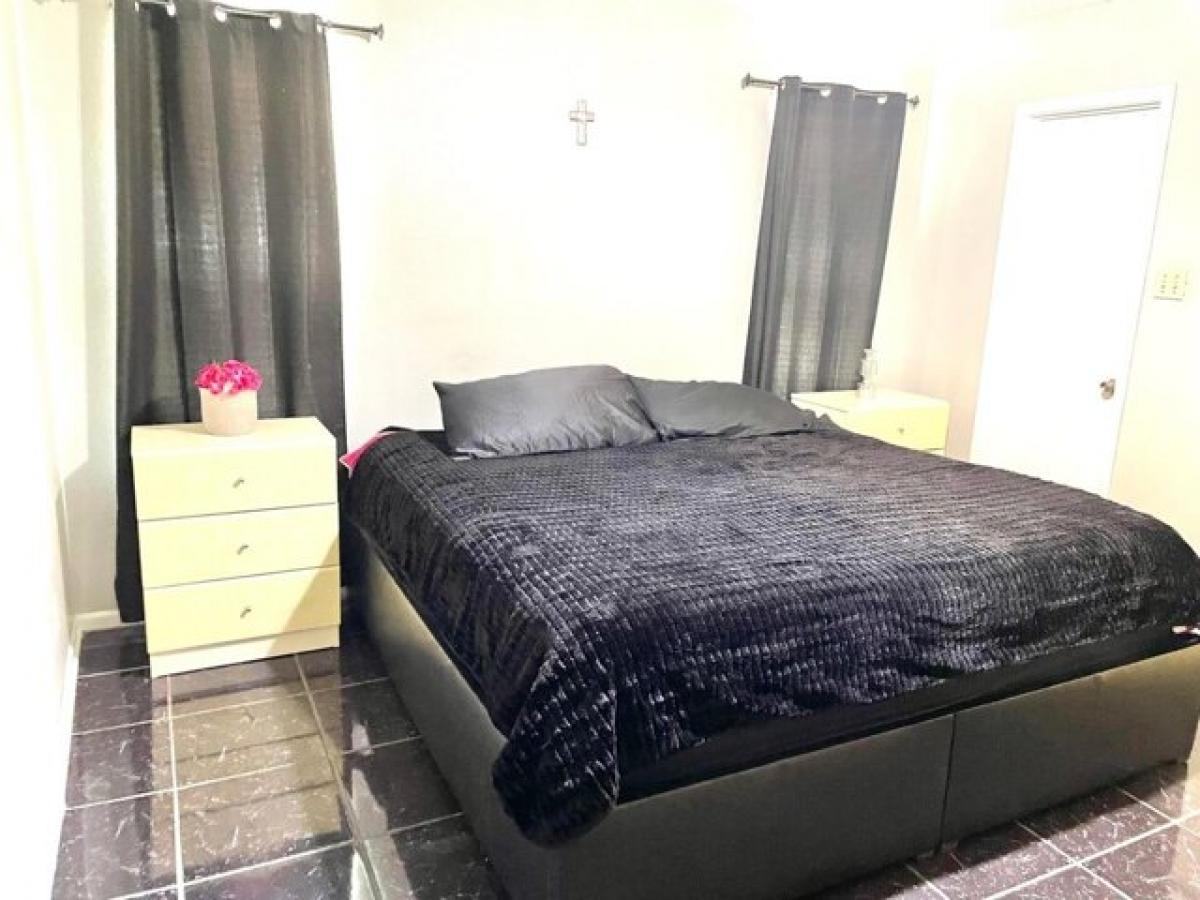 Picture of Home For Sale in Laredo, Texas, United States