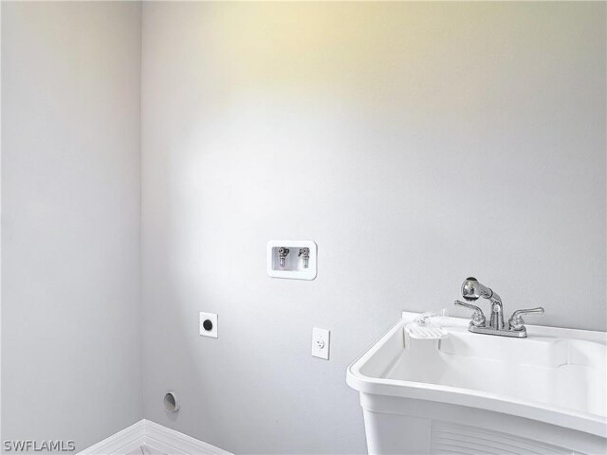 Picture of Home For Sale in Lehigh Acres, Florida, United States