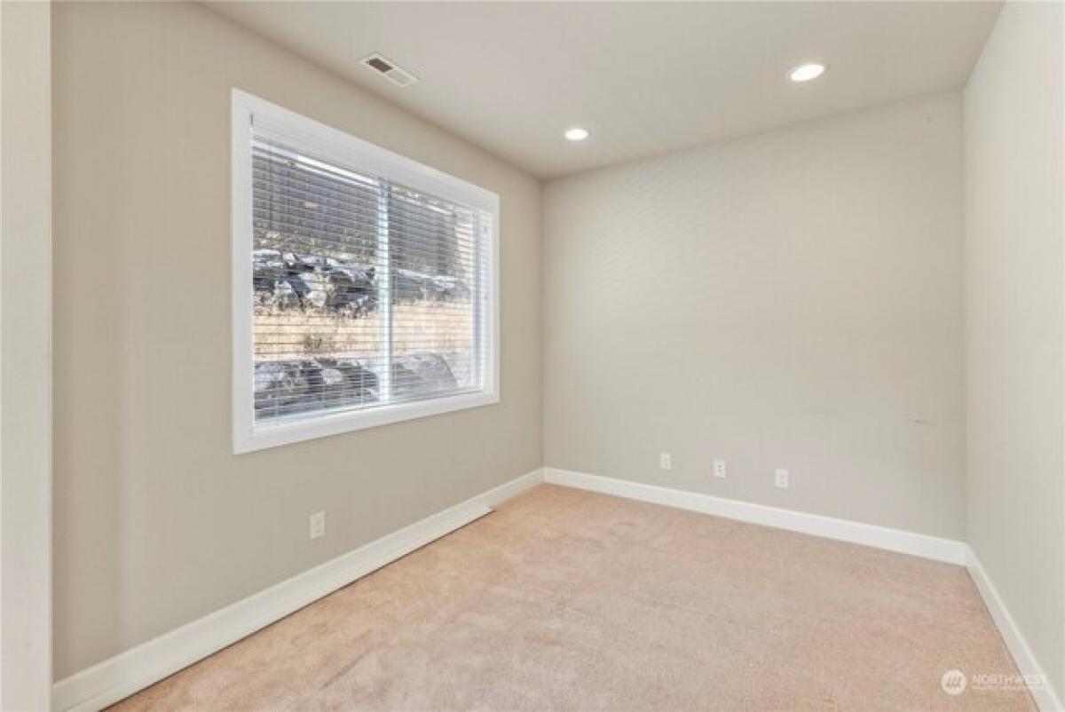 Picture of Home For Sale in Federal Way, Washington, United States