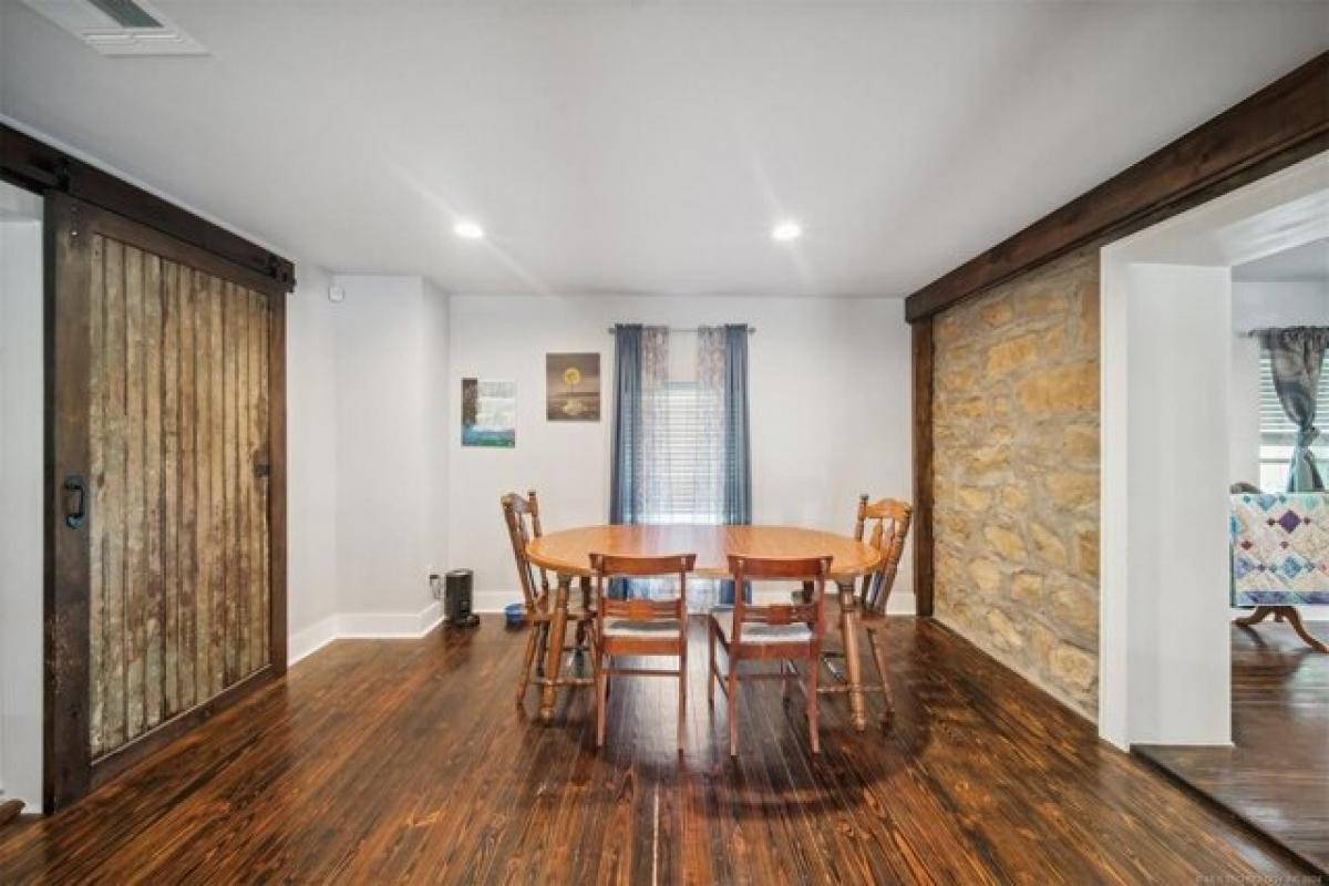 Picture of Home For Sale in Claremore, Oklahoma, United States