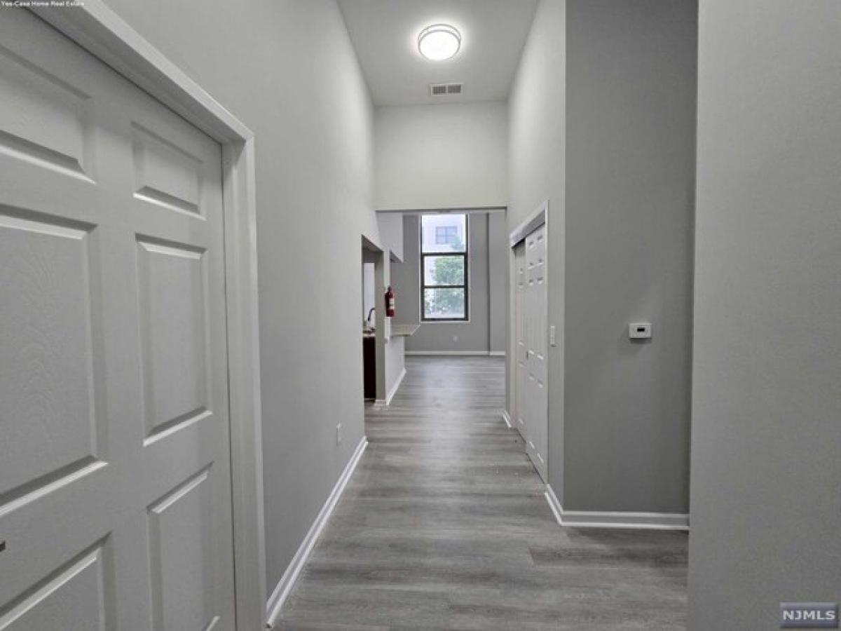 Picture of Home For Sale in Paterson, New Jersey, United States