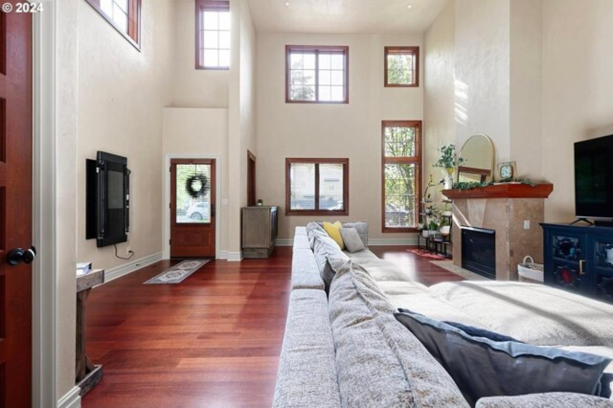 Picture of Home For Sale in Eugene, Oregon, United States