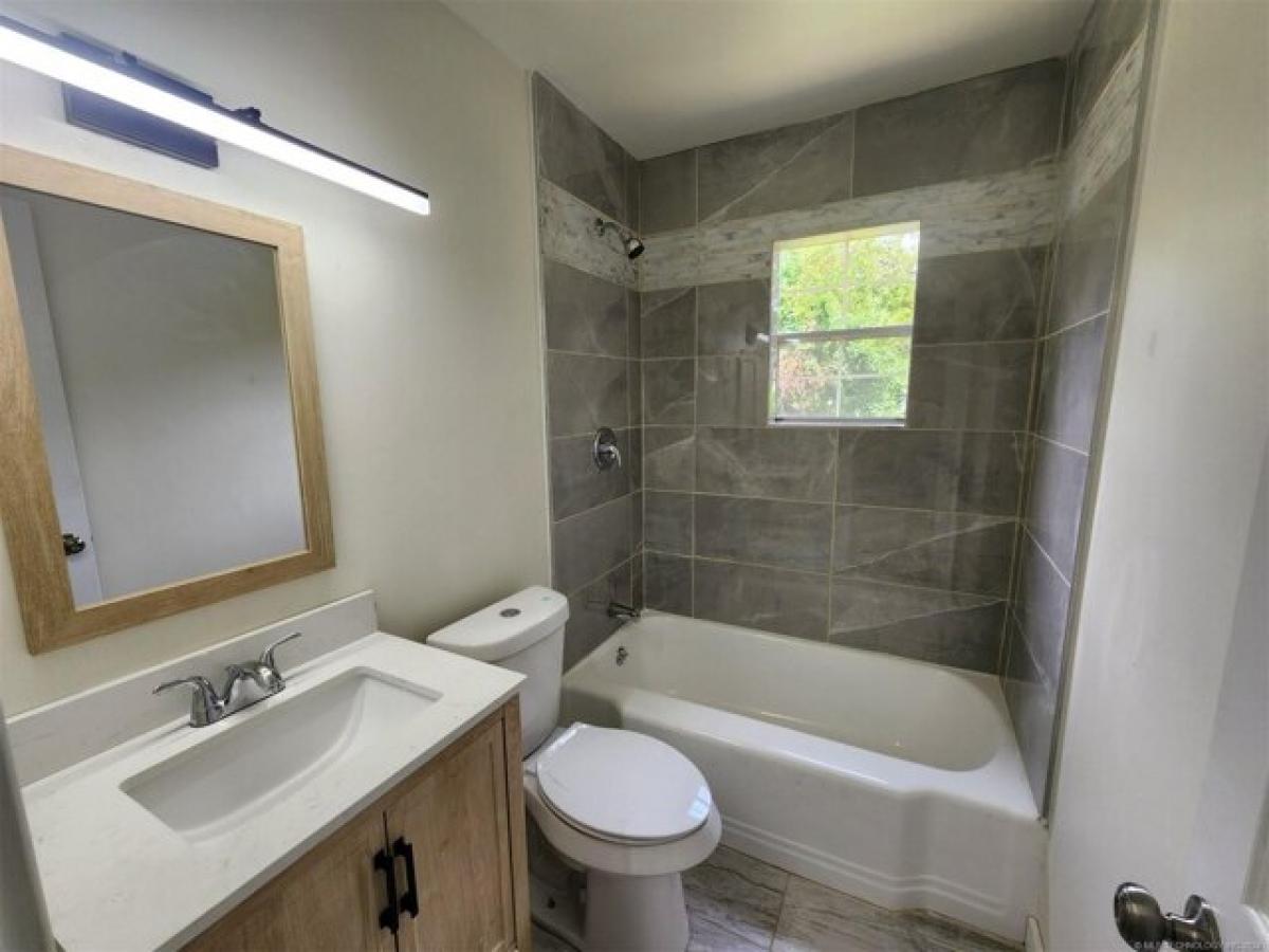 Picture of Home For Sale in Tulsa, Oklahoma, United States