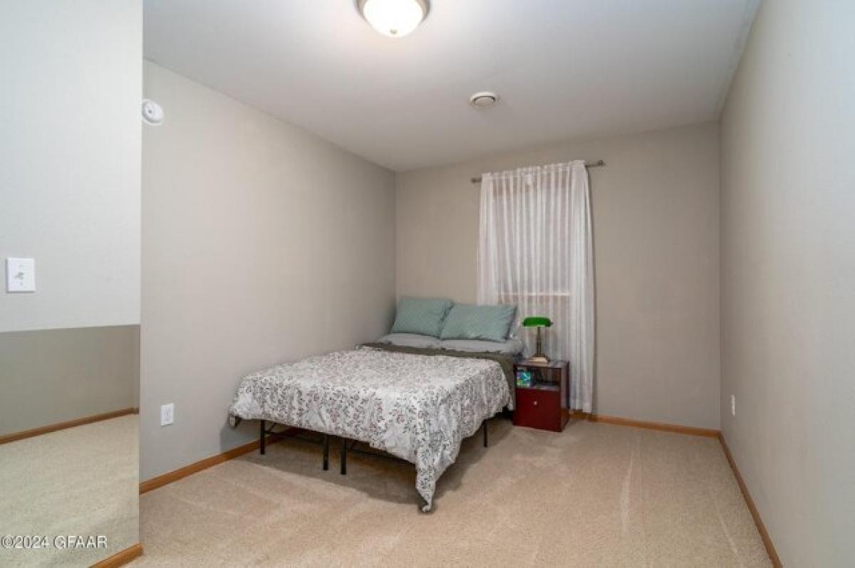 Picture of Home For Sale in Grand Forks, North Dakota, United States