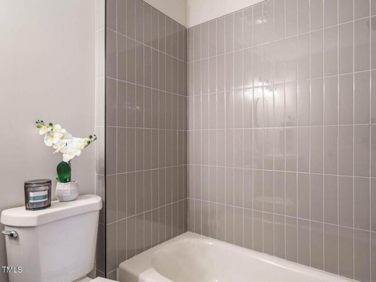 Picture of Home For Sale in Raleigh, North Carolina, United States